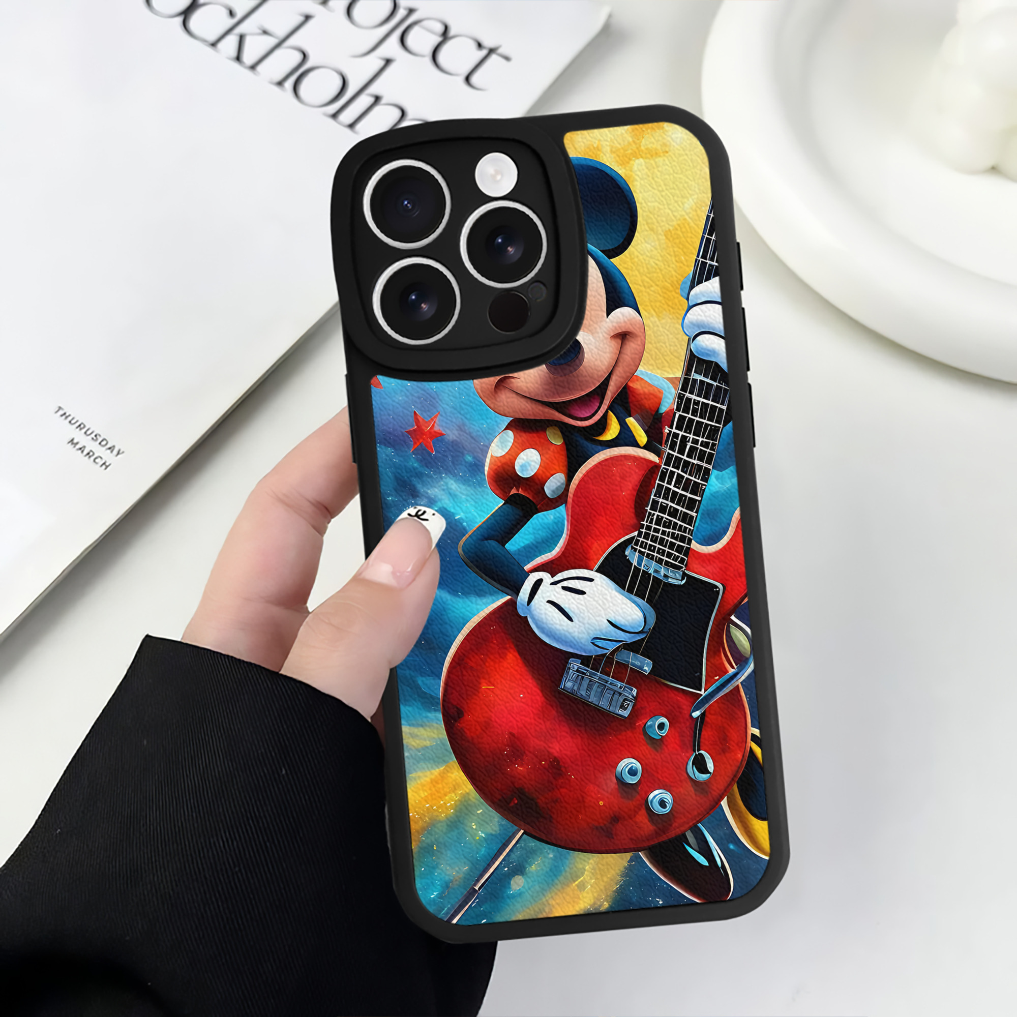 （画像用） ミッキーマウス Mickey Mouse 【iPhone 16シリーズ対応】シリコンスマホケース（レザー調） 材質：シリコン